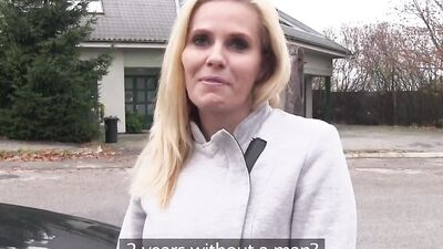 Amateur MILF agrees to fuck with a stranger for some cash