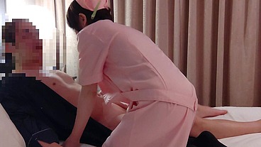 バックで喘ぐ変態ナースのマンコがベチャベチャすぎる　ハメ撮り　個人撮影　中出し　クンニ　フェラ　コスプレ