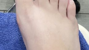 Bare naked toes