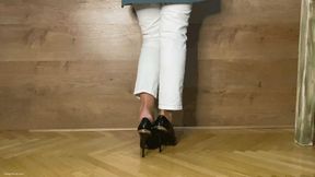 MATURE LADY HOSTESS STANDING IN HIGH HEELS SORE FEET - MOV Mobile Version