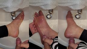piss and cum on my feet ������