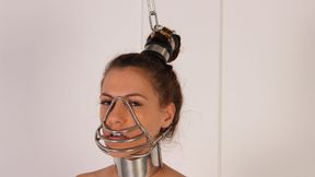Britney – hair chained