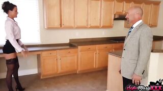 cougar Real Estate Agent Sofie Marie Nailed after House Tour