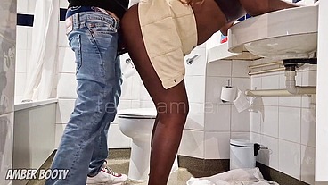 LUCKY PLUMBER GETS TO FUCK A NAUGHTY WIFE AND CUM INSIDE HER IN A HOTEL BATHROOM - AMBER_BOOTY