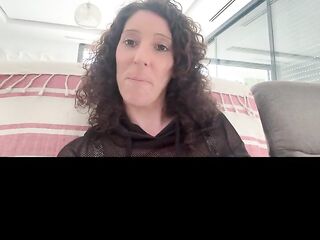 ???????? Misschaudexxx French wench, inflates her vagina with a pump to have a large cunt and a large love button.