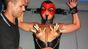 Masculine Masked MILF Crushes in Hot&#x6DEB;&#x6027;Fetish Session