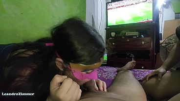 Gane la apuesta de la final del mundial, ahora mi esposa y su mejor amiga deben darme una buena mamada de verga / PARTE 1