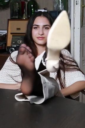 Kerry&#039;s Elegant Nylon Soles &amp; High Heel Shoeplay