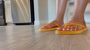Yellow Flip Flop 360 POV