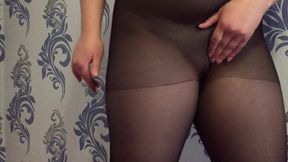 Sexy Mommy Posing in Pantyhose