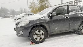 TORY CRUSH SHOES IN THE SNOW_4K PRO RES HDR_24 min 02