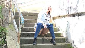 Blondie On The Stairs