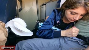 mi companera de asiento en bus se calienta y termina devorandose mi pico y leche- publico