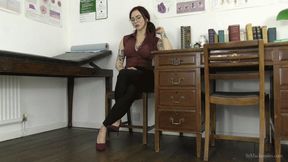 Miss Ray; Sexy Bare Leg Crossing & Spread Pussy
