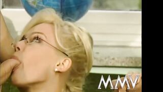 Super Sexy blondie getting double penetration and facialized in three way