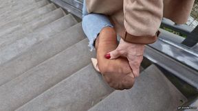 walk with just one shoe_my shoe is very stuck HD mp4 1920x1080