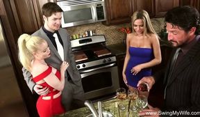 CUCKOLD COUPLE WATCHING PARTNERS FUCK