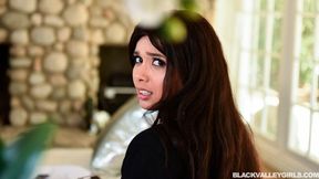 Mysterious Aaliyah Hadid - handjob dirt - Black Valley Girls