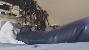 Smoking 2 in a Rubber sack stuck to get out