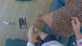 Helped Sexy Stepmom to Cream Her Back and Fucked Her in the Ass