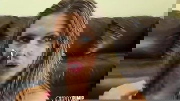 Brunet Sweetie Rachel Roxxx Toys Her Wet Kitty