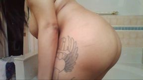 Women with Sexy Boobs Takes a Shower