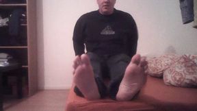 You cuckoled bitch has to look at my , the man`s feet !