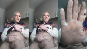 torogrosso - update #9 - sborrata con la mano in primo piano sporca di sperma - may 21, 2024