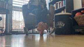 DIRTY SOLES IGNORE, WHILE READING A BOOK - MP4 HD