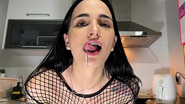 On fours i masturbate alot with dildo and fingers -CLAUDIA BAVEL-