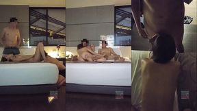 chica petite, lleva toda la vida con su novio jamas ha probado ni sentido otra verga y hoy se dedicara a mamarla y reicbir leche mientras se la cojen. trio hmh soft