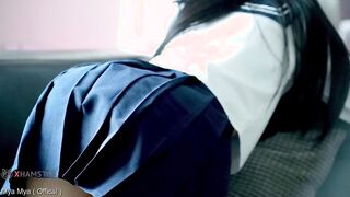 Japanese College Girl with Huge Butt Seduce to Bang behind !