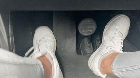 CRAZY ITCHY FOOT WHILE DRIVING - MOV HD