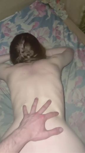 ДО КРОВИ ТРАХАЕТ СТУДЕНТКУ В УЗКУЮ ПОПКУ