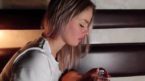 Fake producer hooks up with married train passenger