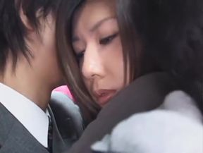 Train Tryst: Horny Commuter Tongues Babe in Broad Daylight