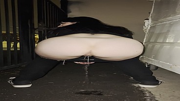 Public Piss Slut