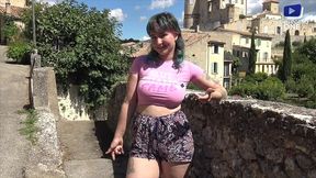 khala 23 ans a des gros seins et une chatte poilue !