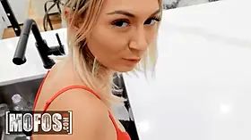Chloe Temple to be stucked to get Scott Nails to wake up and give her his penis for breakfast - mofos