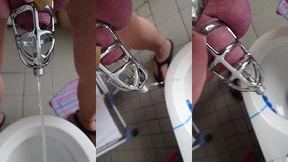 pissen im peniskafig mit katheter in strumpfhose
