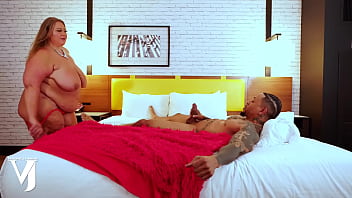 Big Boobed Veronica Jasmine Gets Massive Cock&#x1F32D; Slamming Her Fat Pussycat