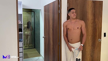 Spying on my big ass stepsister in the shower and we ended up fucking hard - Max Betancur & Devil Khloe