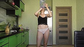 A STRONG THIRST FOR A BLONDE!MP4