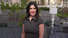 laury , hotesse d accueil de 26 ans, sa premiere fois