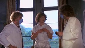 The Nurse Has No Panties - French