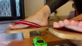 Giantess Aimee Chu In Geta Crushing Toy Cars And Cardboard Box