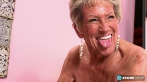 Awesome old lady Sandra Ann is sucking a massive cock