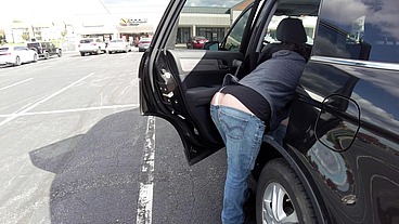 Staged public flashing - Butt crack shopper