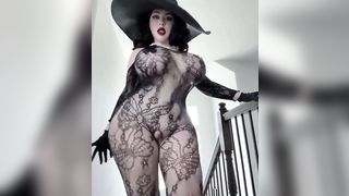 lady dimitresku resident evil 8 cosplay tetona