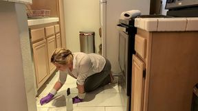stepmom is horny and stuck in the oven - erin electra